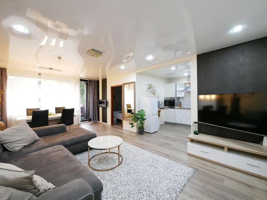 61 M2 Erdgeschosswohnung Mit Eigenem Parkplatz Vorm Haus 오스나브루크 외부 사진